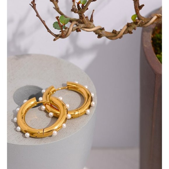 Vintage 18K Gold Hoop Earrings With Imitation Pearls - Picture 6 of 13